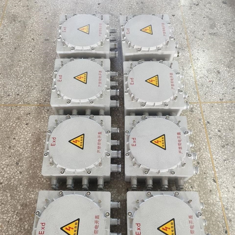 Explosion proof and dustproof junction box